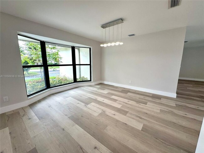 Building Photo - 3 bedroom in Hollywood FL 33020