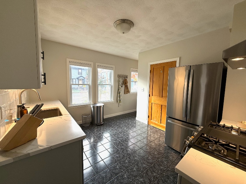 Building Photo - 37 Lindale Ave