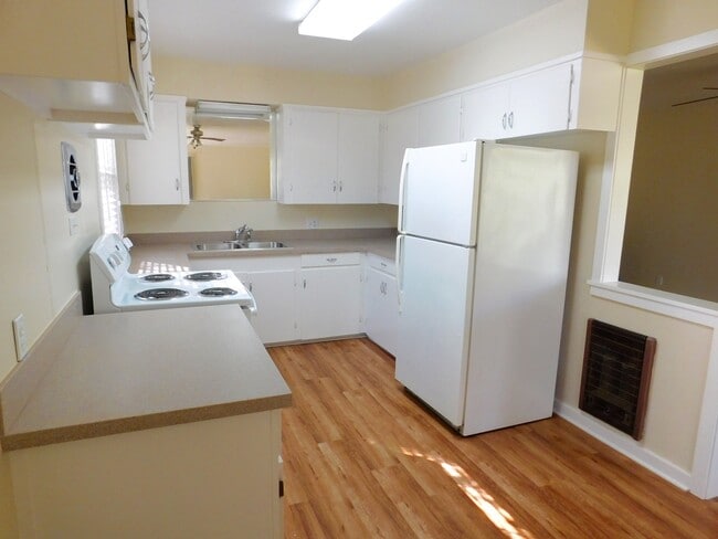Building Photo - 701902 - Racetrack Duplex
