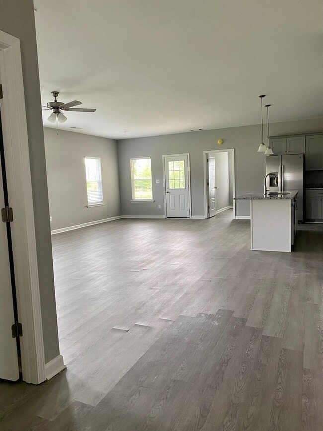 Building Photo - 4 bed, 2 bath home built in 2022 in Atoka w/ a move in Special