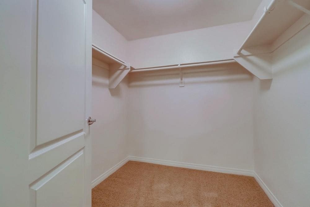 Large Walk-In Closet - 3950 Ohio St