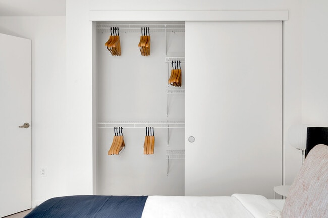 Building Photo - 10349 NE 10th St