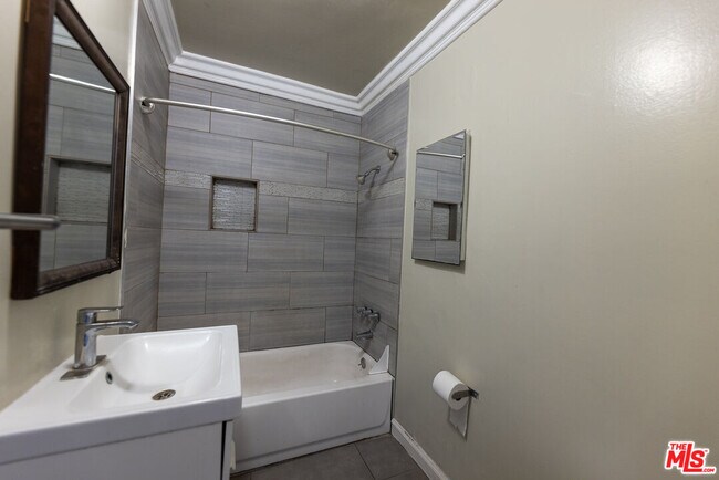 Building Photo - 947 Westmoreland Ave