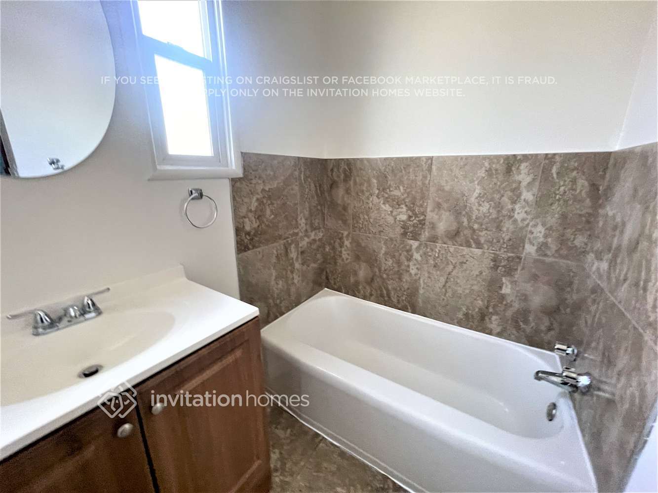 Building Photo - 215 Roney Ave