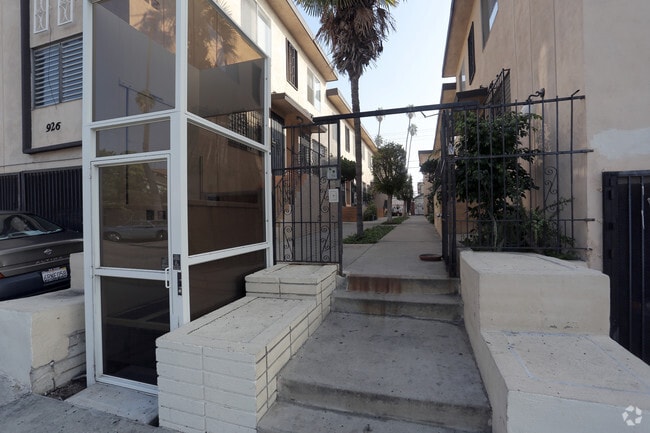Building Photo - 926 Fedora St