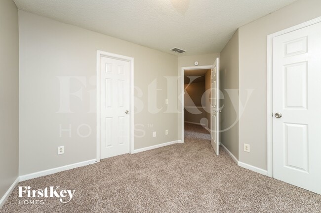 Building Photo - 255 Fieldview Ln