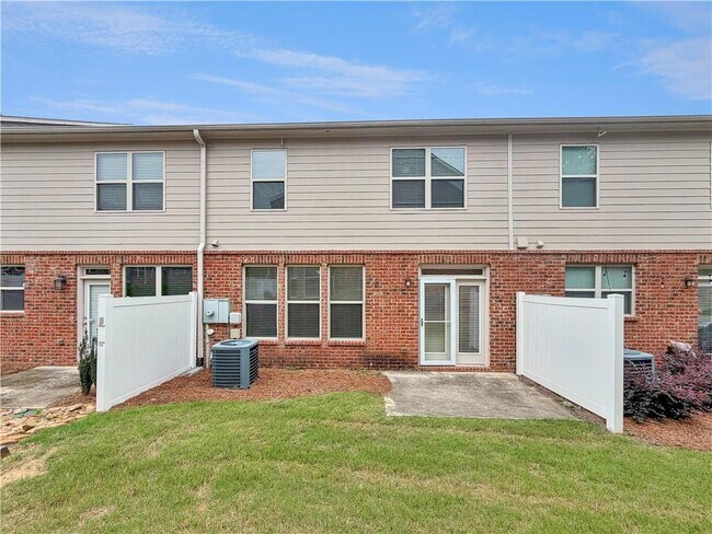 Building Photo - 2401 Attewood Dr