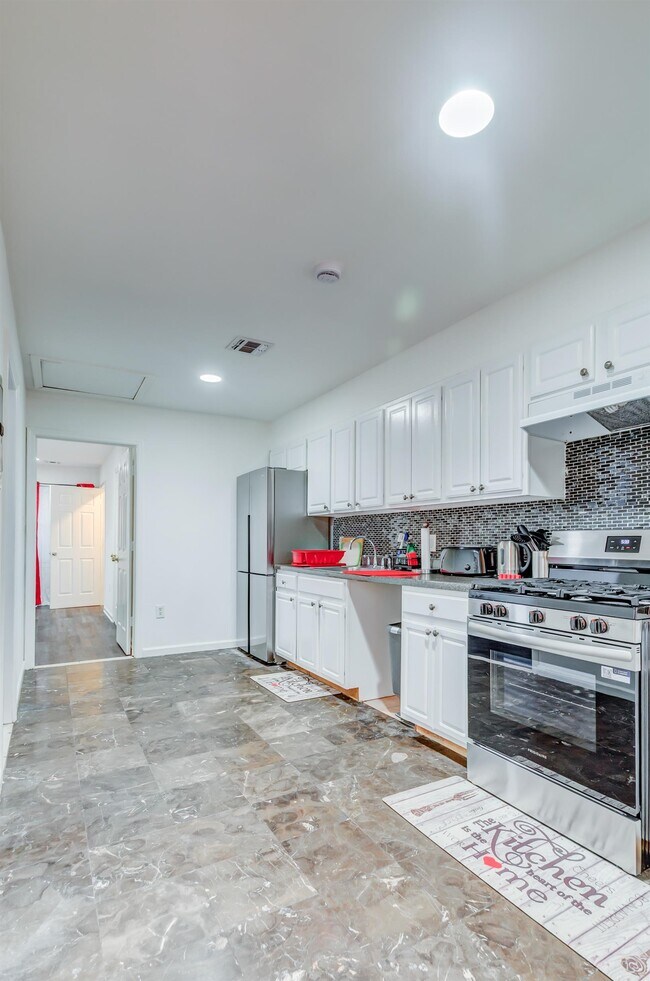 Building Photo - 34 Pamrapo Ave