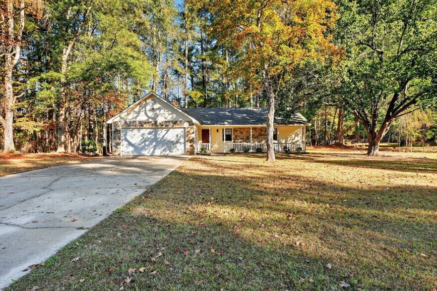 Building Photo - 165 Paces Dr