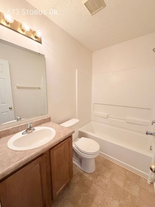 Building Photo - 673 Stobus Dr