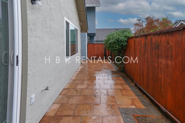 Building Photo - Single Story Charming 3-Bedroom Pleasanton Home Now MOVE IN Ready!