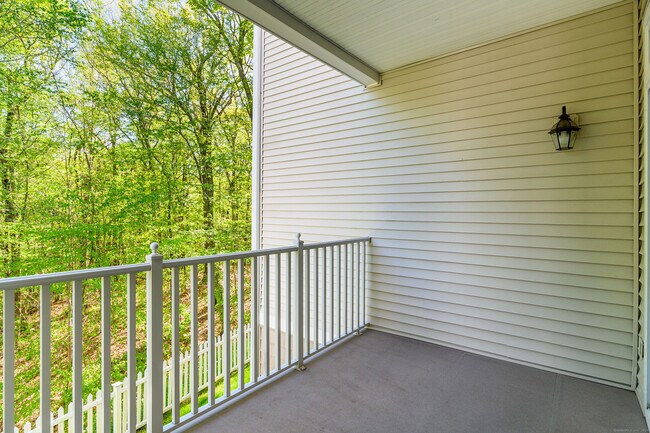 Building Photo - 82 Suzie Dr