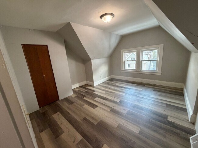 Building Photo - 526 Westinghouse Ave