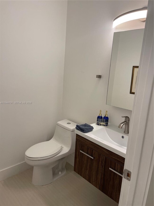 Building Photo - 909 NE 16th Terrace