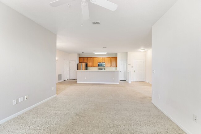 Building Photo - Beautiful Wolf Creek condo available now!