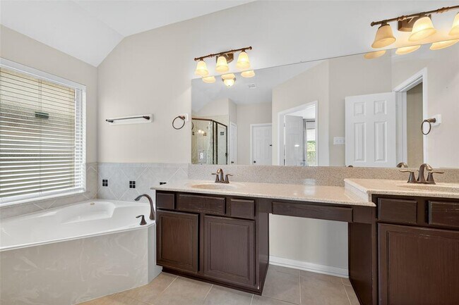 Building Photo - 15918 Keystone Ridge Ln