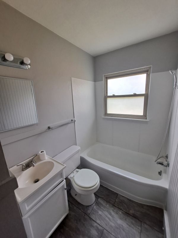 Building Photo - 2025 21st St