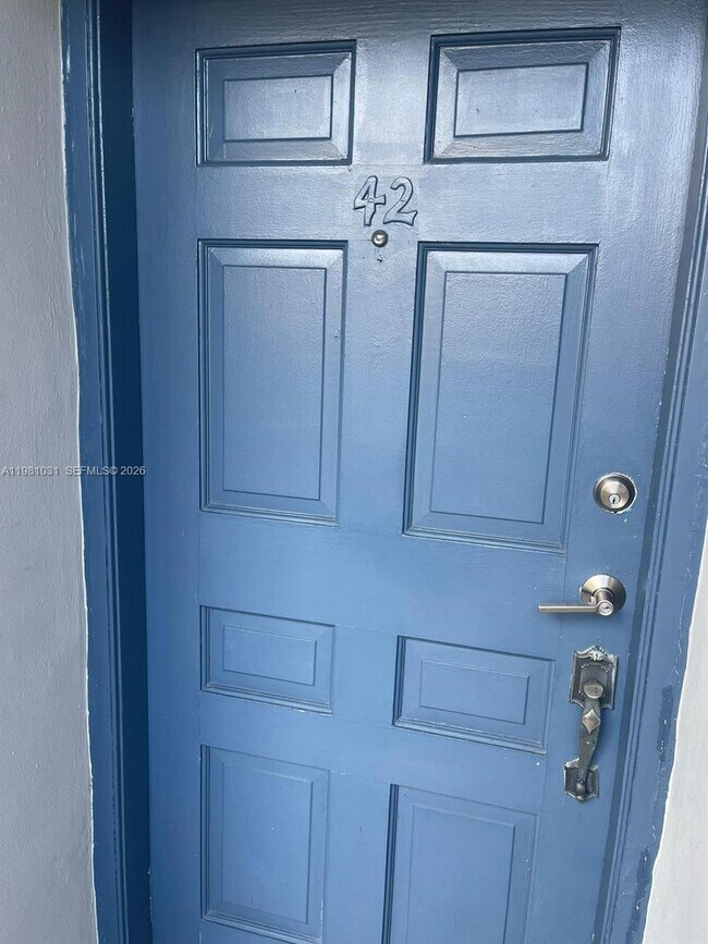 Building Photo - 130 Mendoza Ave