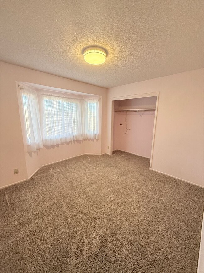 Building Photo - Pet-Friendly Room for Rent in Orcutt - Utilities Included!