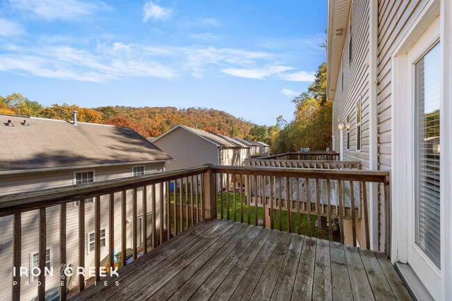 Building Photo - Cozy Three-Bedroom Townhome in South Ashev...