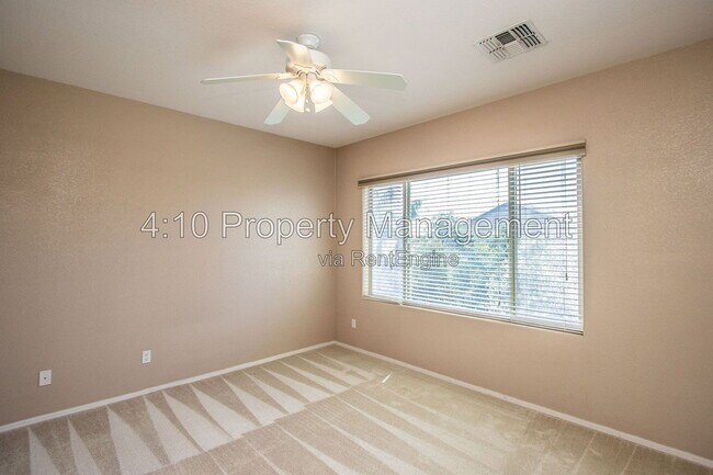 Building Photo - 951 E Bellerive Pl
