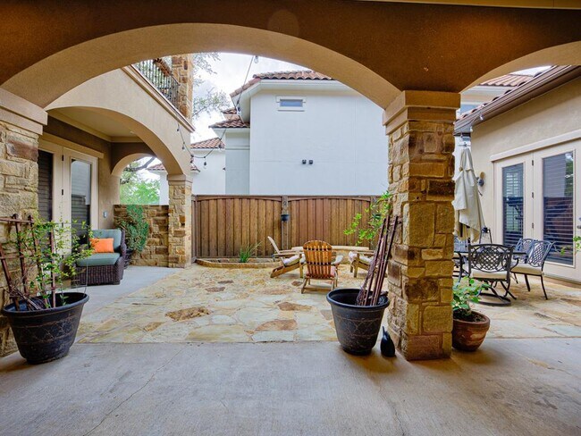 Building Photo - 1310 Minnie Dr