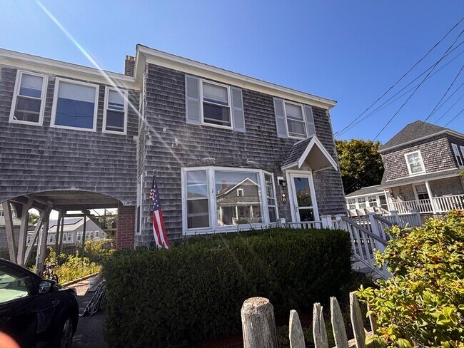 Primary Photo - 19 Bay Ave