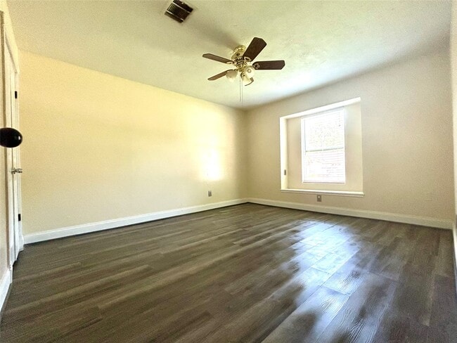 Building Photo - 1602 Dixie Hollow St