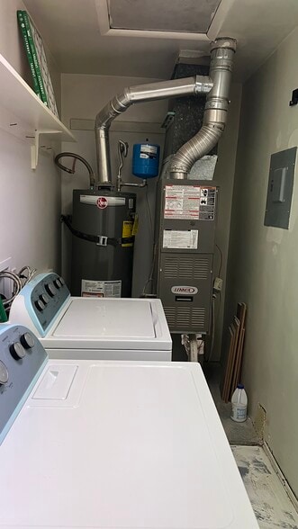 Building Photo - 933 Fremont Ave S