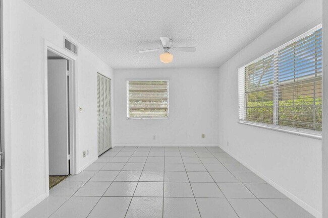 Building Photo - 13721 Flora Pl