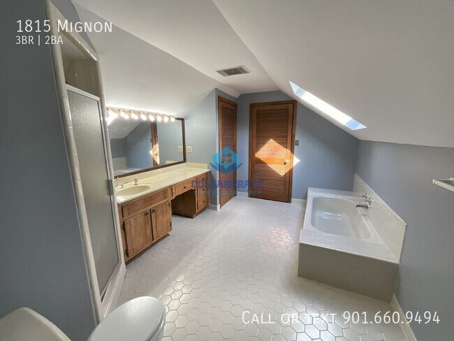 Building Photo - 1815 Mignon-