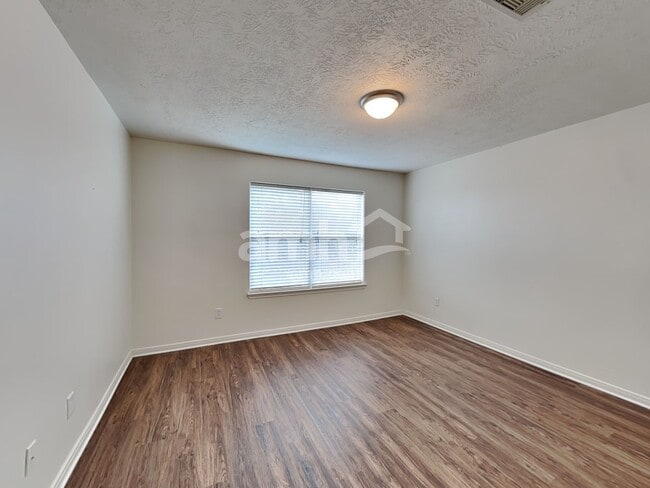 Building Photo - 9116 Dolphin Cir