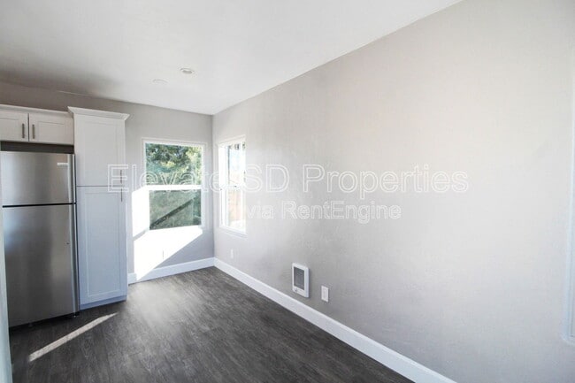Building Photo - 4685 Hamilton St