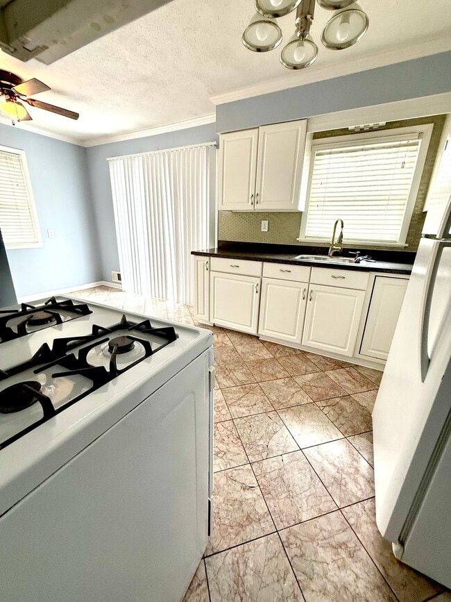 Building Photo - 723 Glendale Ave