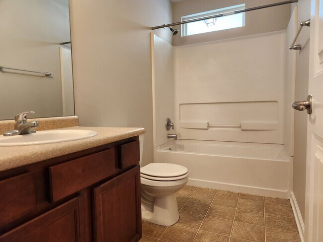 Building Photo - Charming 3 Bedroom 2 Bathroom home in Berwick!