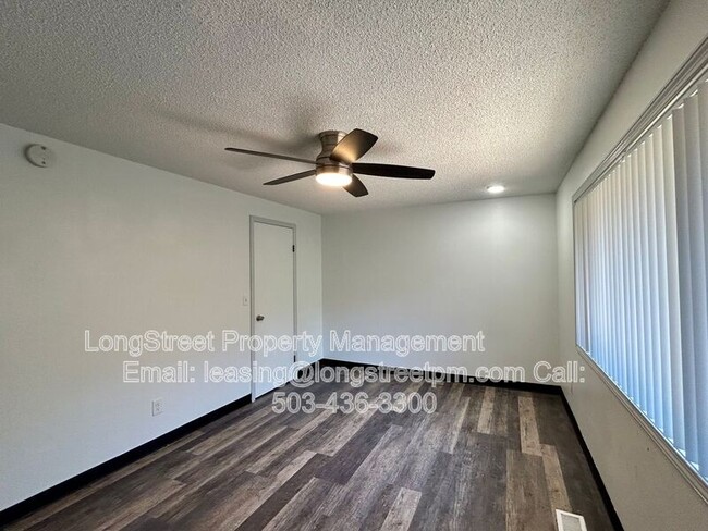 Building Photo - 794 SW Orchard Pl