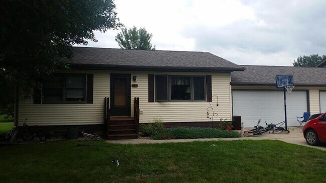 Building Photo - 1116 Sunset Ave