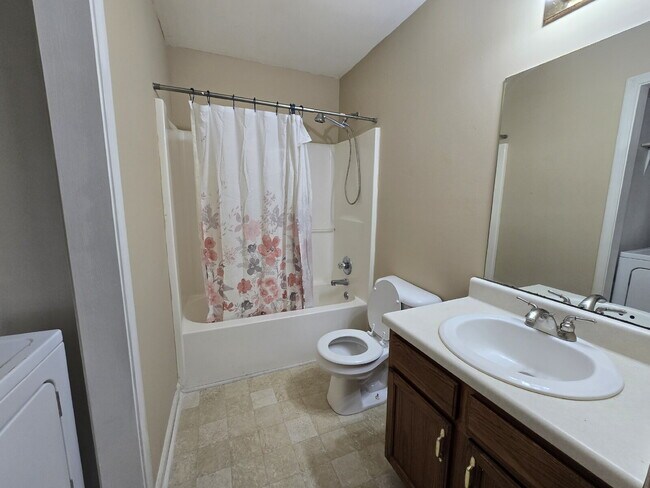 Building Photo - 1007 Walnut Dr