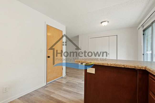 Building Photo - 2 Bedroom 1 Bath Available in Coeur d'Alene!