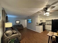 Building Photo - 3800 Pine St