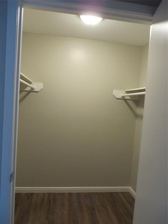 Building Photo - 8716 Club House Dr