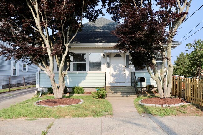 Building Photo - 32 Denison Ave