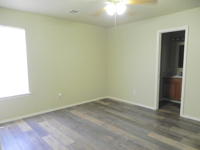 Building Photo - 1011 W 23rd St