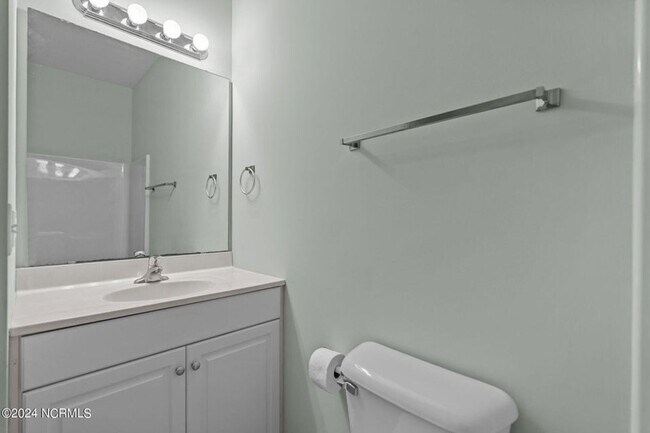 Building Photo - 2 Bedroom 2.5 Bathroom Townhouse in Wilmin...