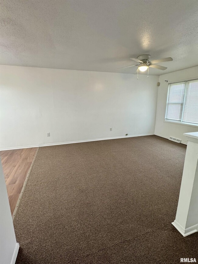 Building Photo - 674 W 64th St