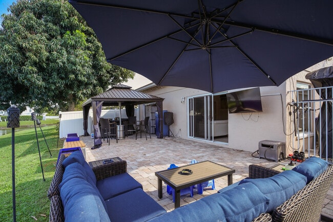 Building Photo - 3875 Circle Lake Dr