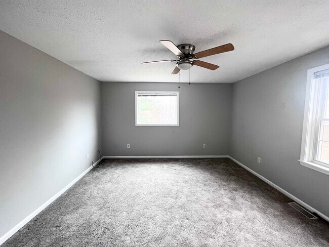 Building Photo - 83 Derryfield Ct