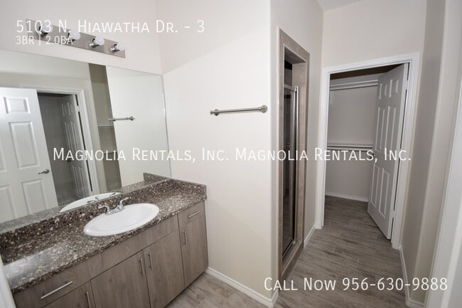 Building Photo - 5103 N Hiawatha Dr