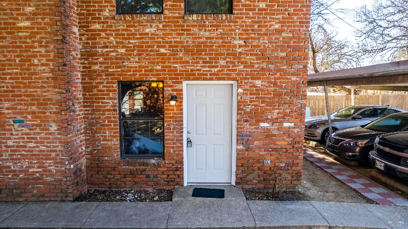 Primary Photo - 210 Rolston Rd