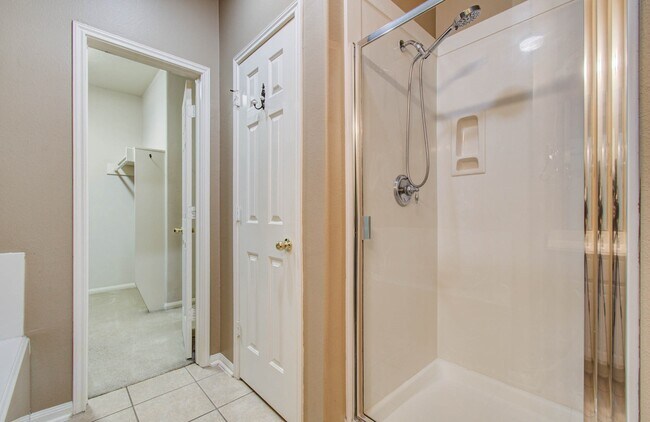 Building Photo - 14543 Bergenia Dr